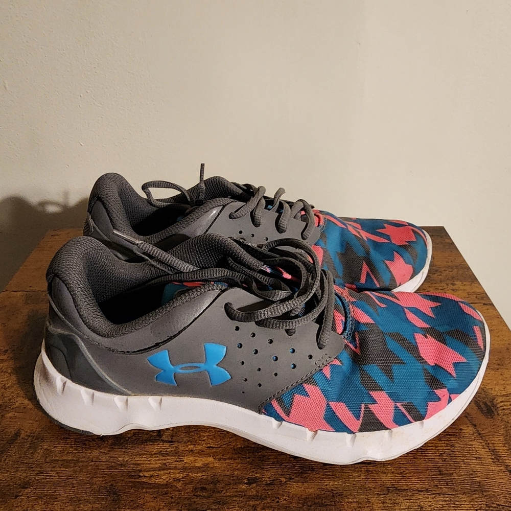 Under Armour Youth 7 Tennis Shoe (Womens 8)